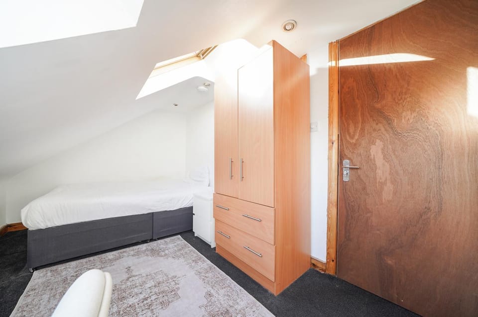 Bed, Bedroom, wardrobe