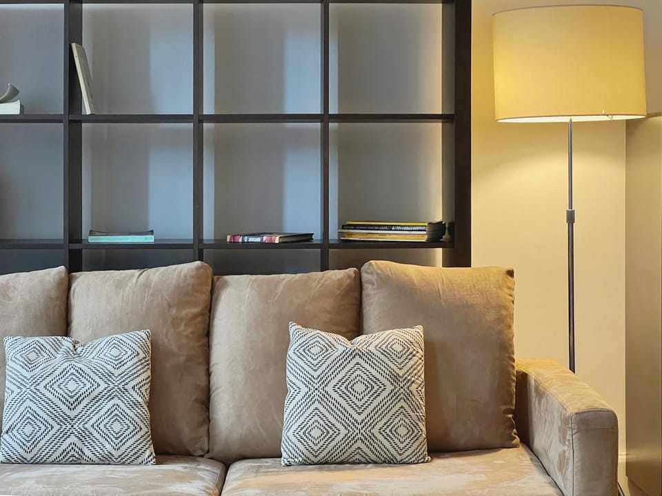 Living room, Seating area