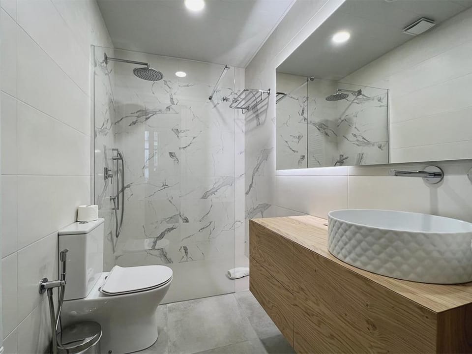 Shower, Bathroom, towels