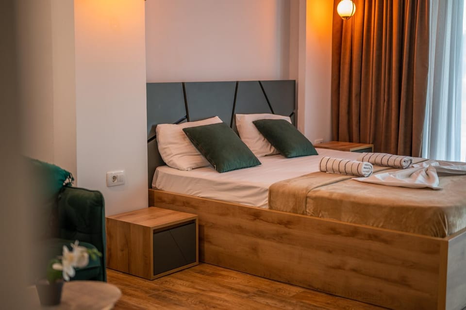 Bed, Living room, Photo of the whole room, Bedroom, towels