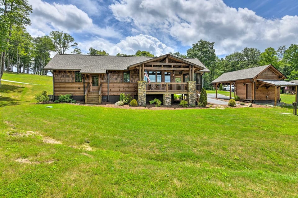 Hike, Ski & More! Pet-Friendly Home in Glenville House in Tennessee