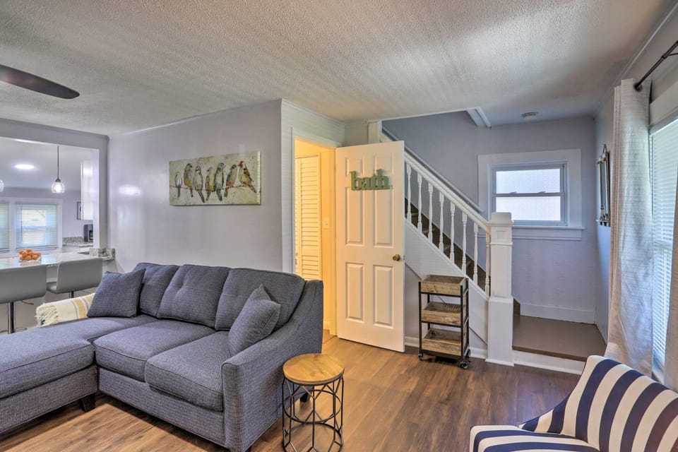 Lorain Lake Cottage Less Than 1 Mi to Lake Erie Fun! House in Lake Erie