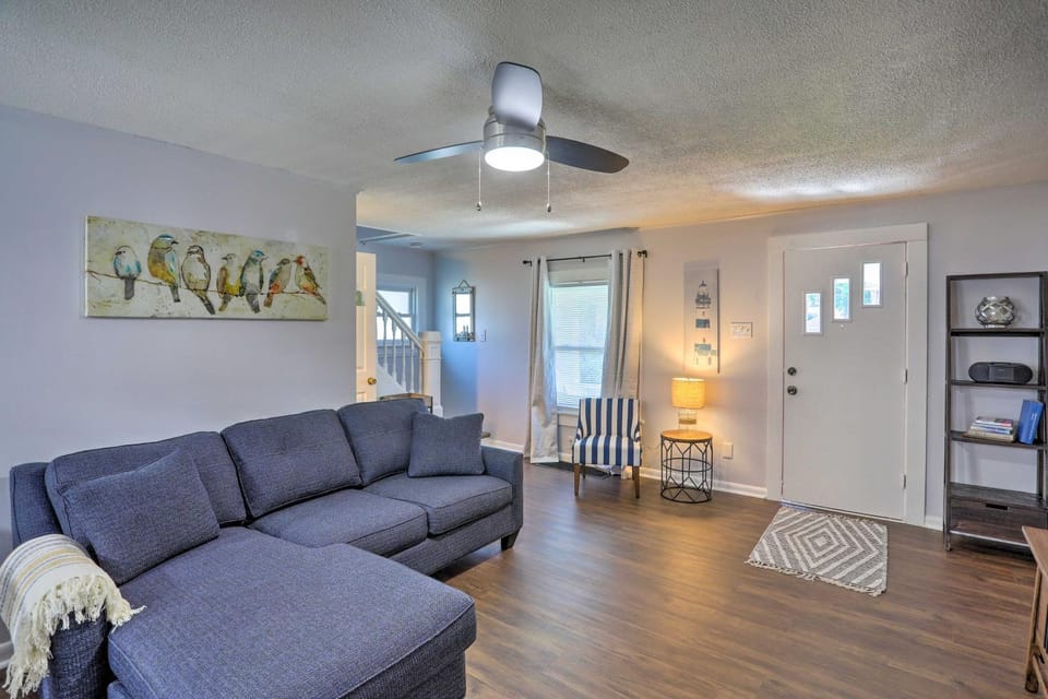 Lorain Lake Cottage Less Than 1 Mi to Lake Erie Fun! House in Lake Erie