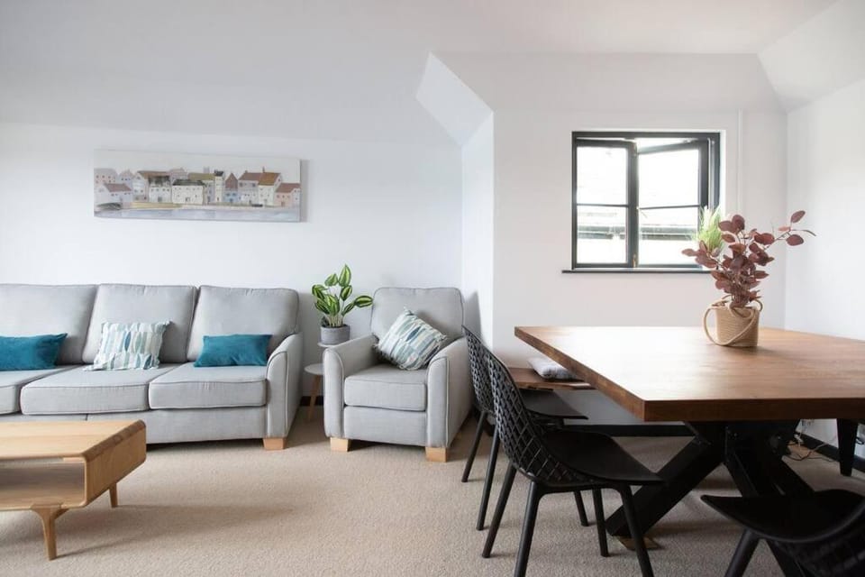 4 Bedroom Cottage with panoramic Harbour views House in England