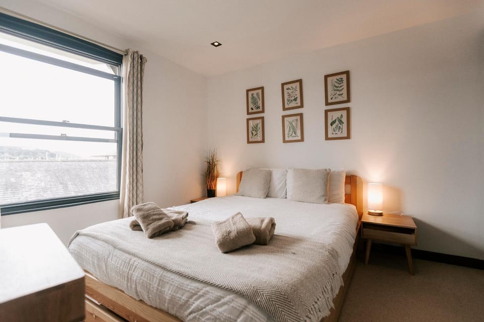 4 Bedroom Cottage with panoramic Harbour views House in England