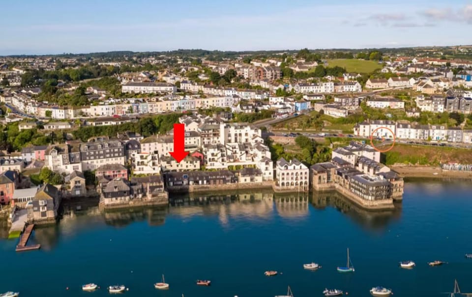 4 Bedroom Cottage with panoramic Harbour views House in England