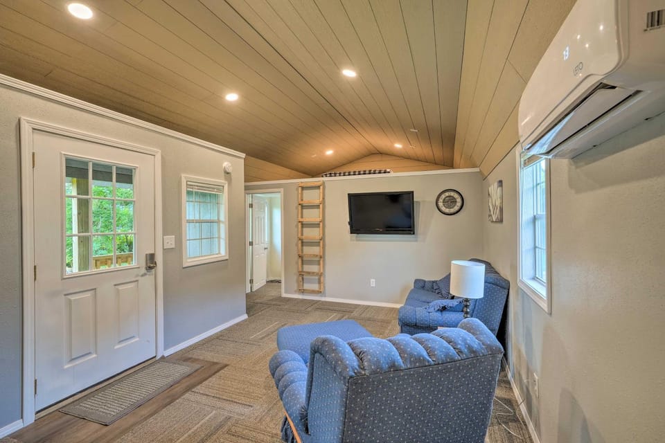 Quaint Montezuma Cabin Near Lake Ponderosa! Cabin in Iowa