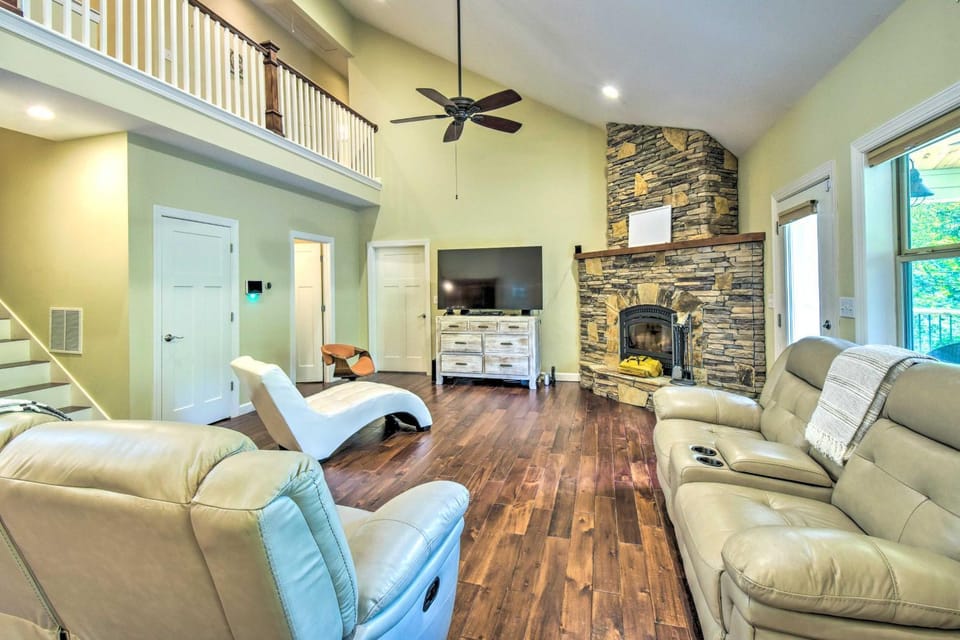 Cozy Riverside Dahlonega Home w/ Kayaks + Fire Pit House in Georgia