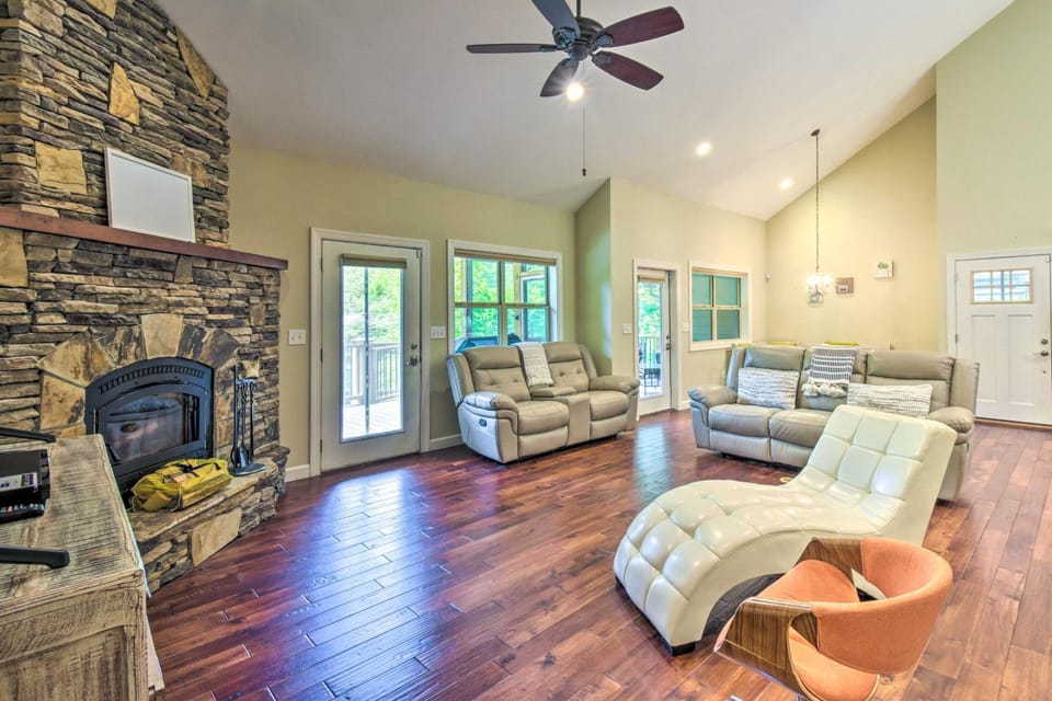 Cozy Riverside Dahlonega Home w/ Kayaks + Fire Pit House in Georgia