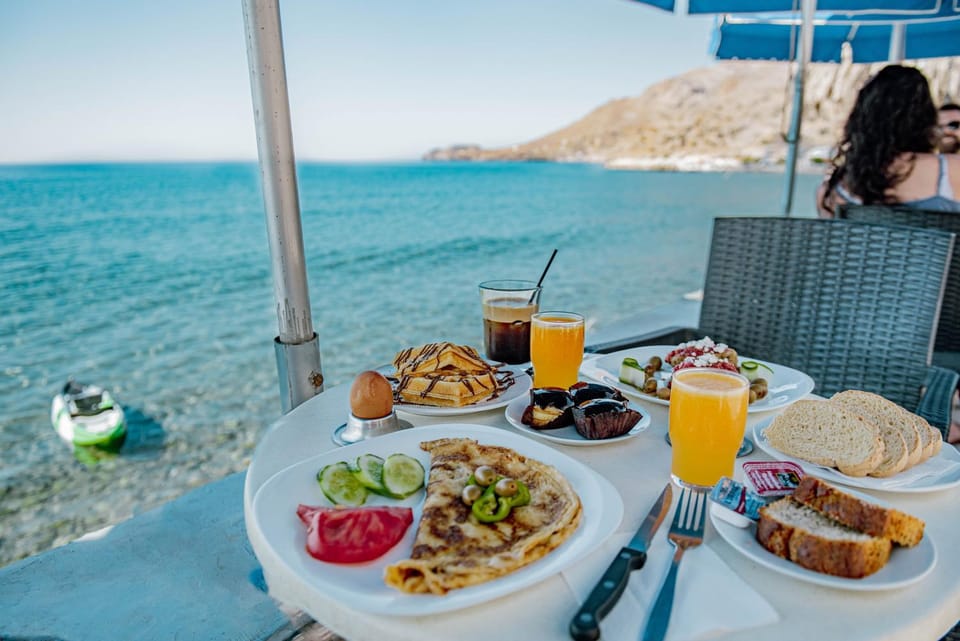 People, Natural landscape, Food and drinks, Beach, Sea view, Breakfast, Continental breakfast, group of guests