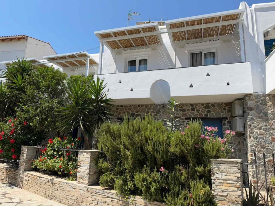 Foinikas Studios Apartment in Kea-Kythnos