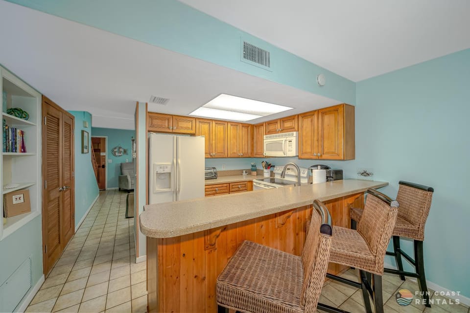 Dining area, kitchen