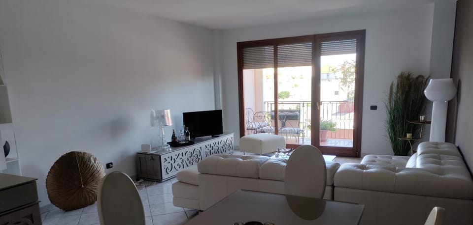 Communal lounge/ TV room, TV and multimedia, Living room, Seating area, Evening entertainment