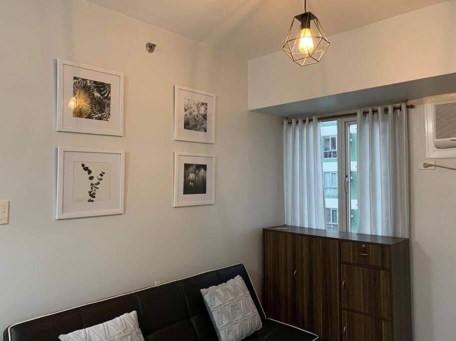 Cozy 1 Bedroom near Alabang Town Center and Molito with Wifi and Netflix Apartment in Muntinlupa