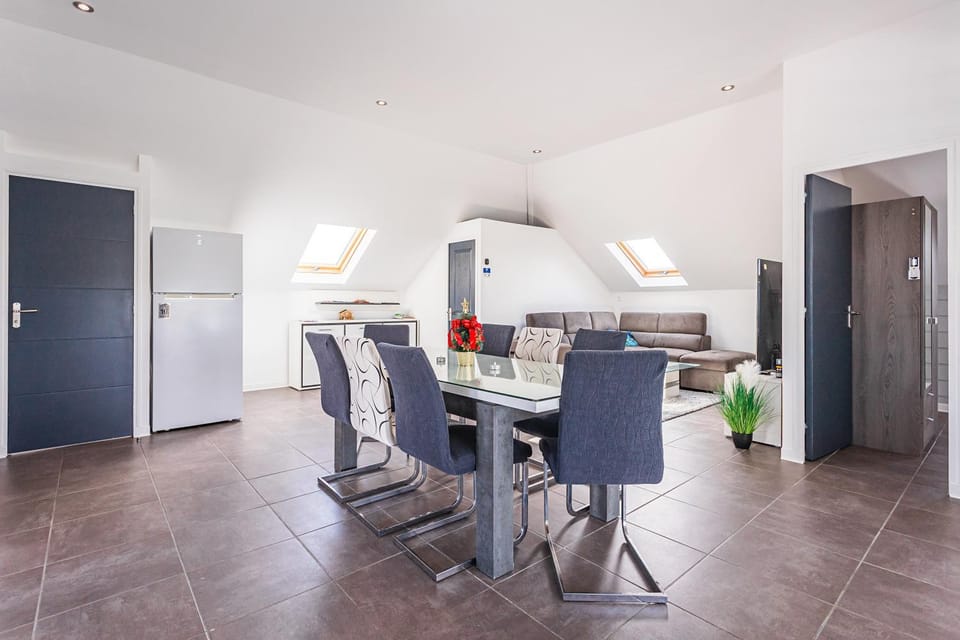 Living room, Seating area, Dining area