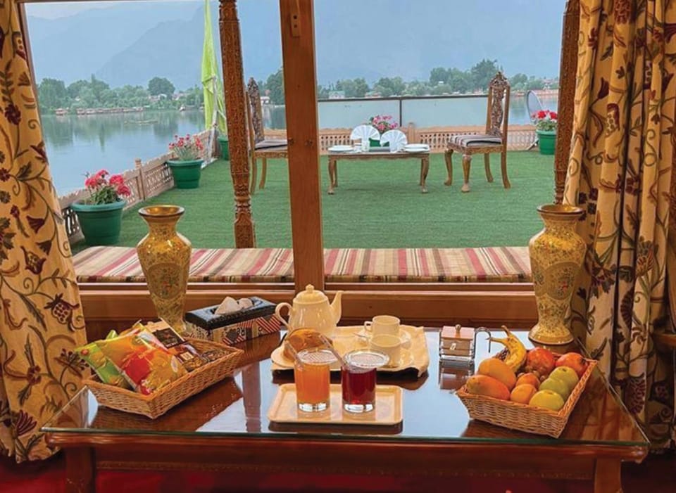 Mountain view, Breakfast