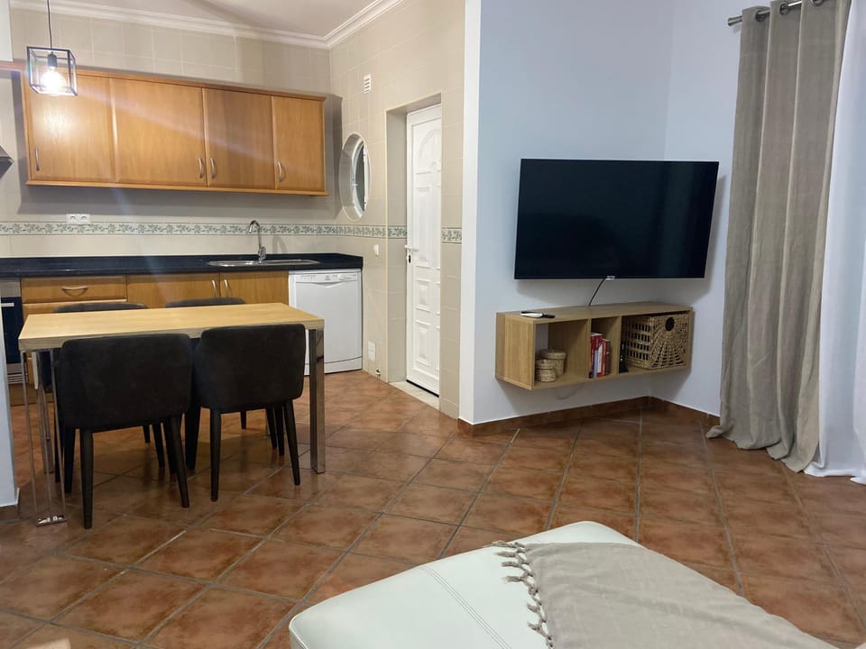 Parra Home Holidays - Close to Galé Beach Apartment in Guia