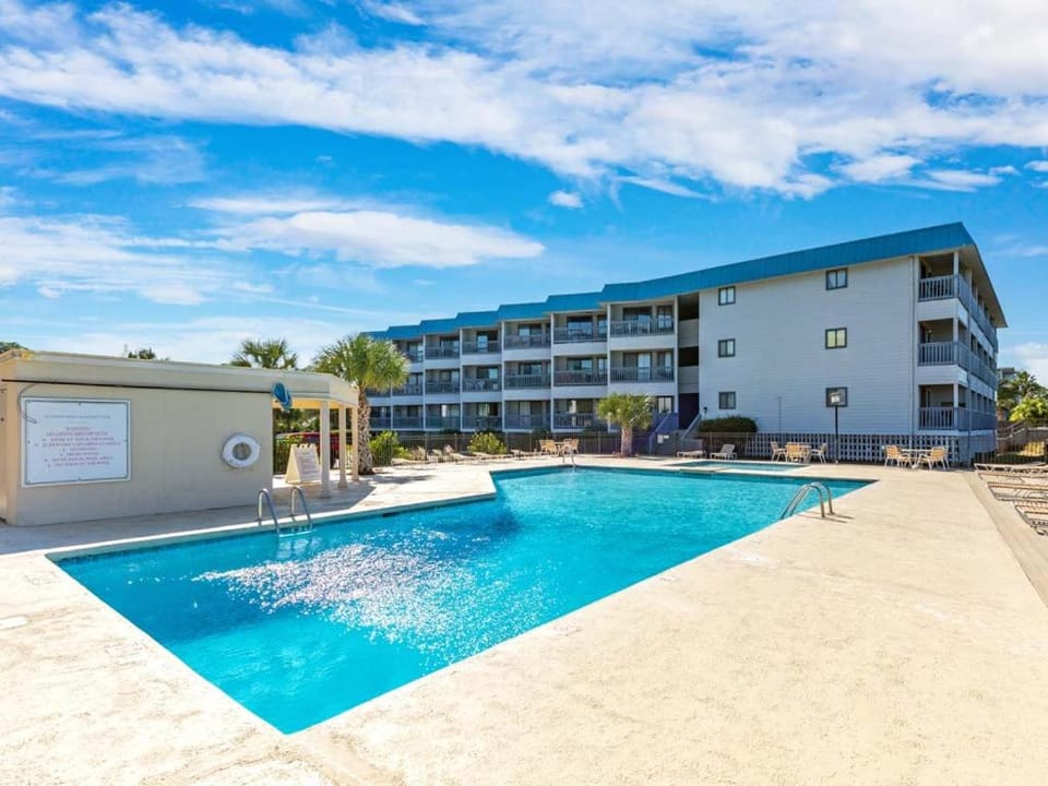 Property building, Balcony/Terrace, Swimming pool