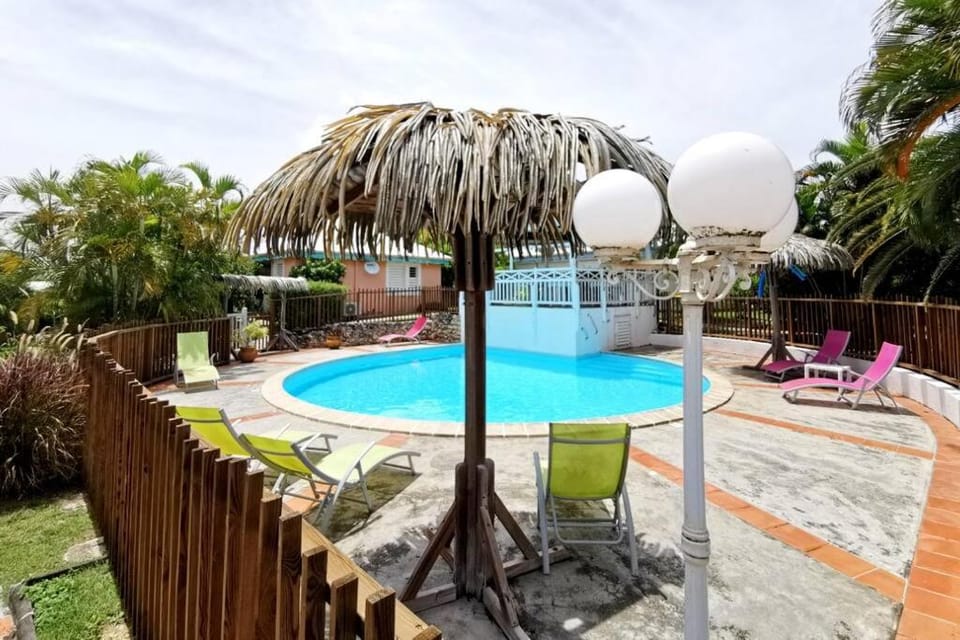 Pool view, Swimming pool, sunbed