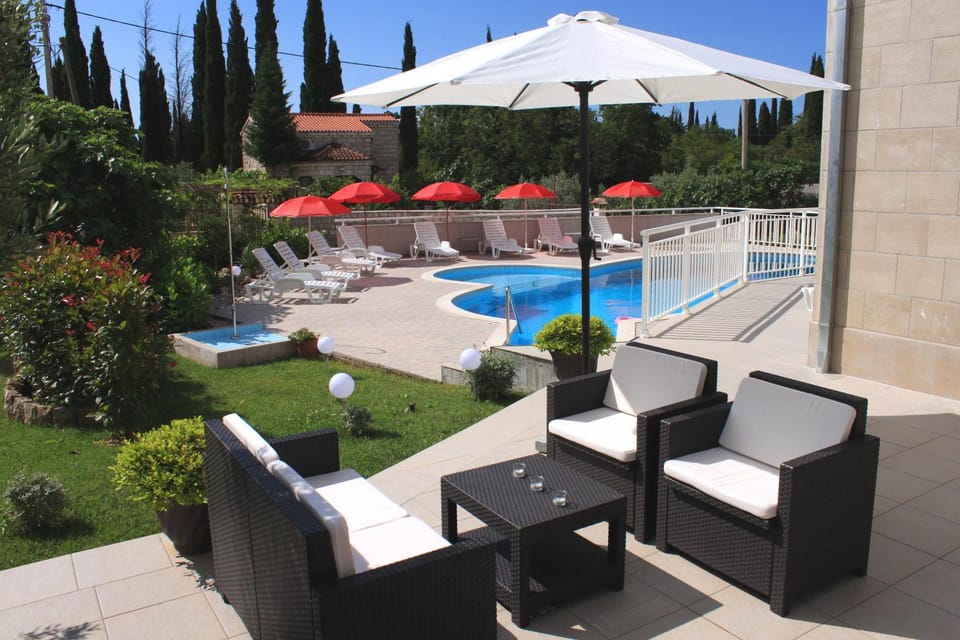 Swimming pool, Swimming pool