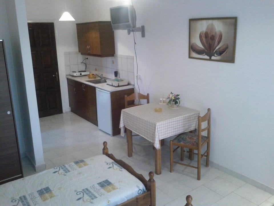 Bed, Kitchen or kitchenette