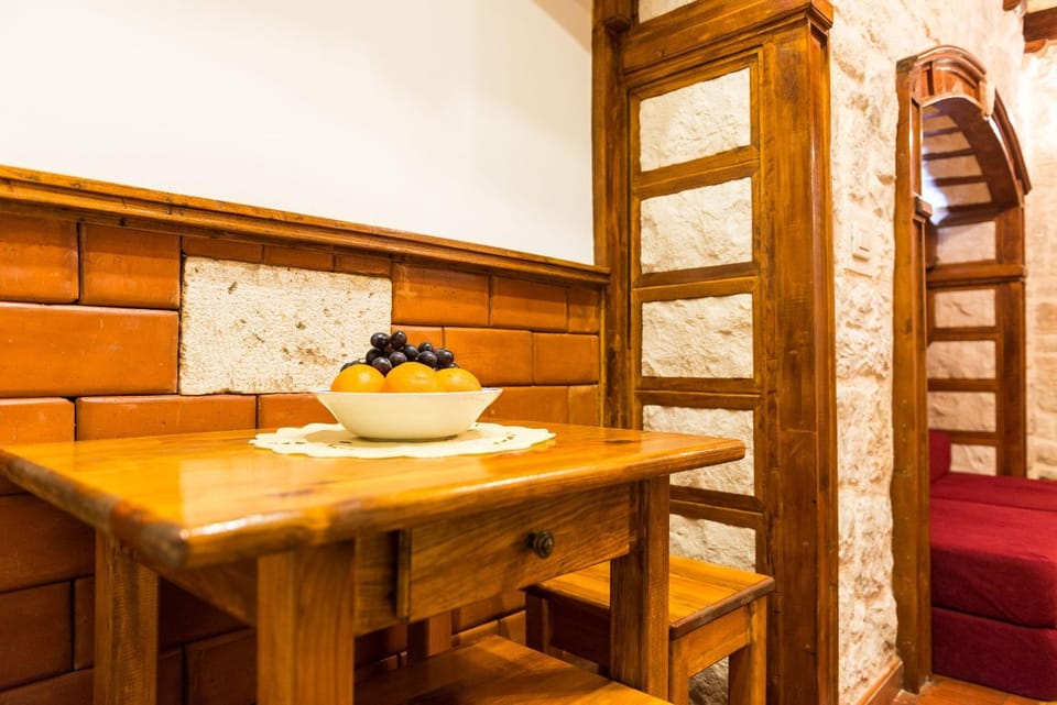 Decorative detail, Dining area