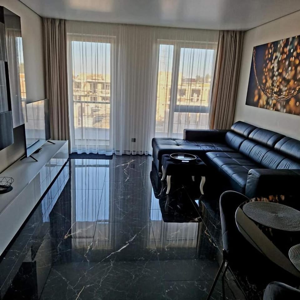 TV and multimedia, Living room, Seating area, Dining area, Evening entertainment