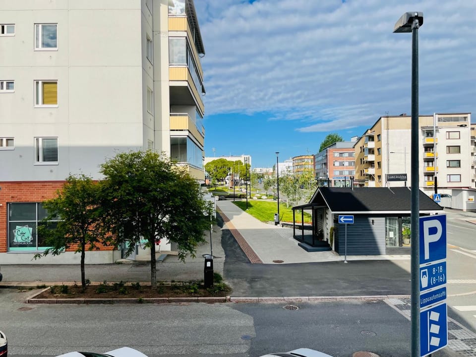 Neighbourhood, Street view