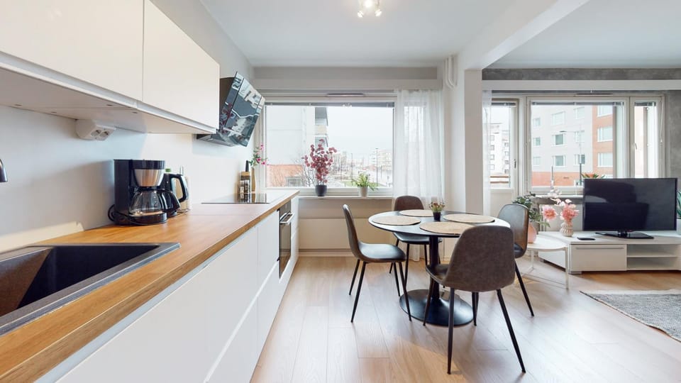 Coffee/tea facilities, Kitchen or kitchenette, Dining area