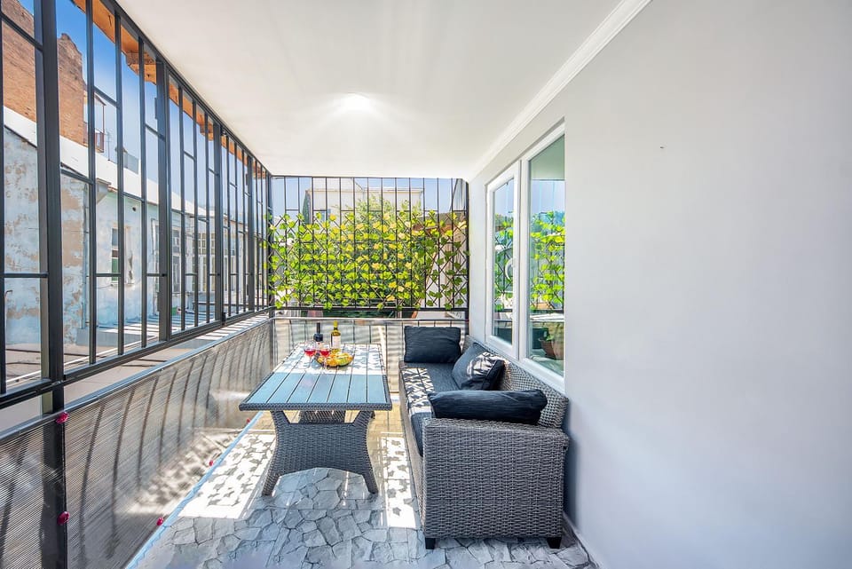 View (from property/room), Balcony/Terrace, Dining area