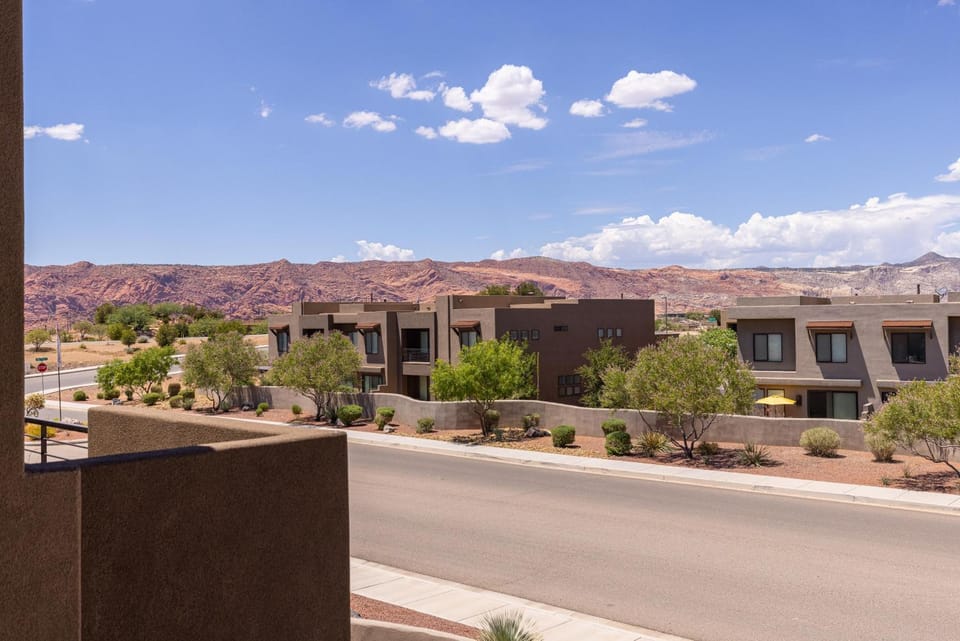 A Green Escape at The Ledges House in St George