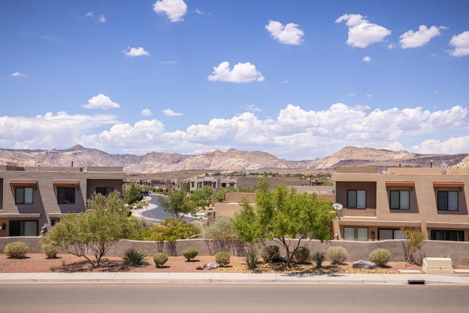 A Green Escape at The Ledges House in St George