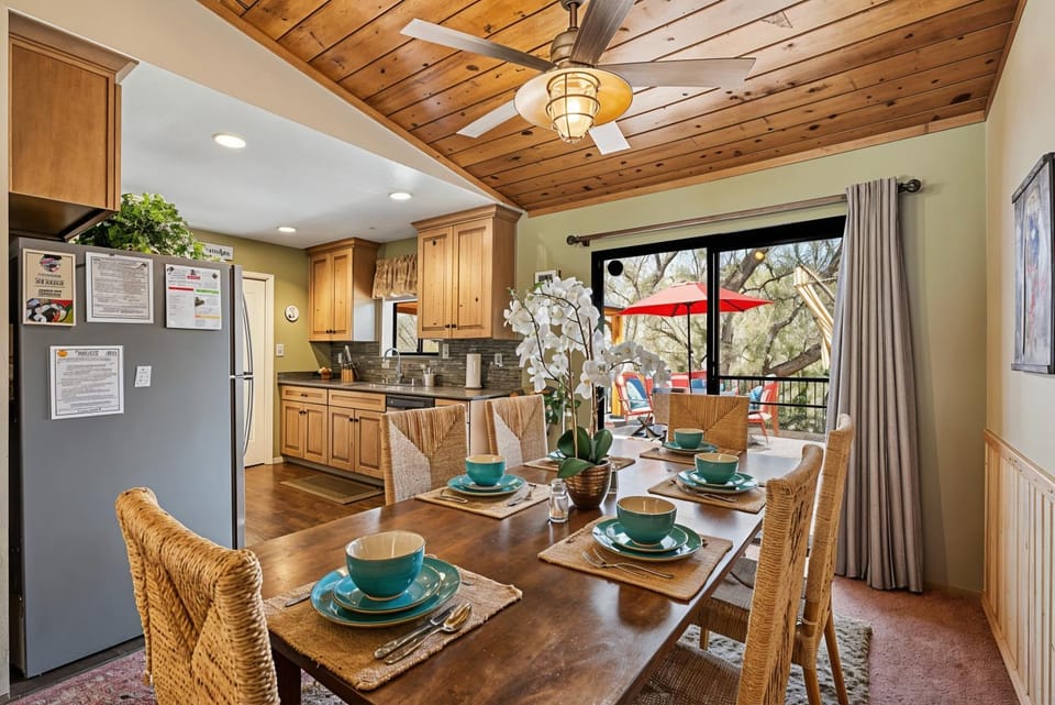 Bigfoot Retreat - Close to Golf and the Beach House in Groveland