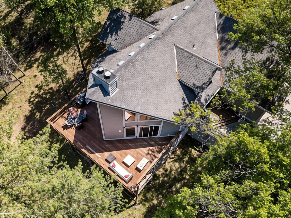 Miner's Claim - Home with 2 Decks & Pool House in Groveland