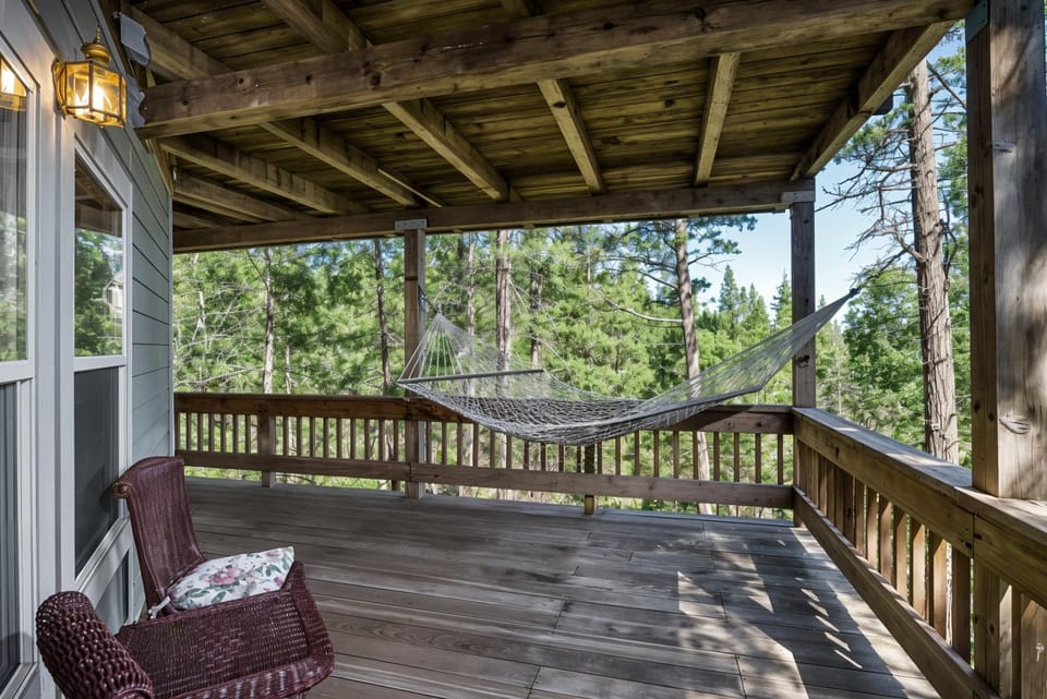 Miner's Claim - Home with 2 Decks & Pool House in Groveland