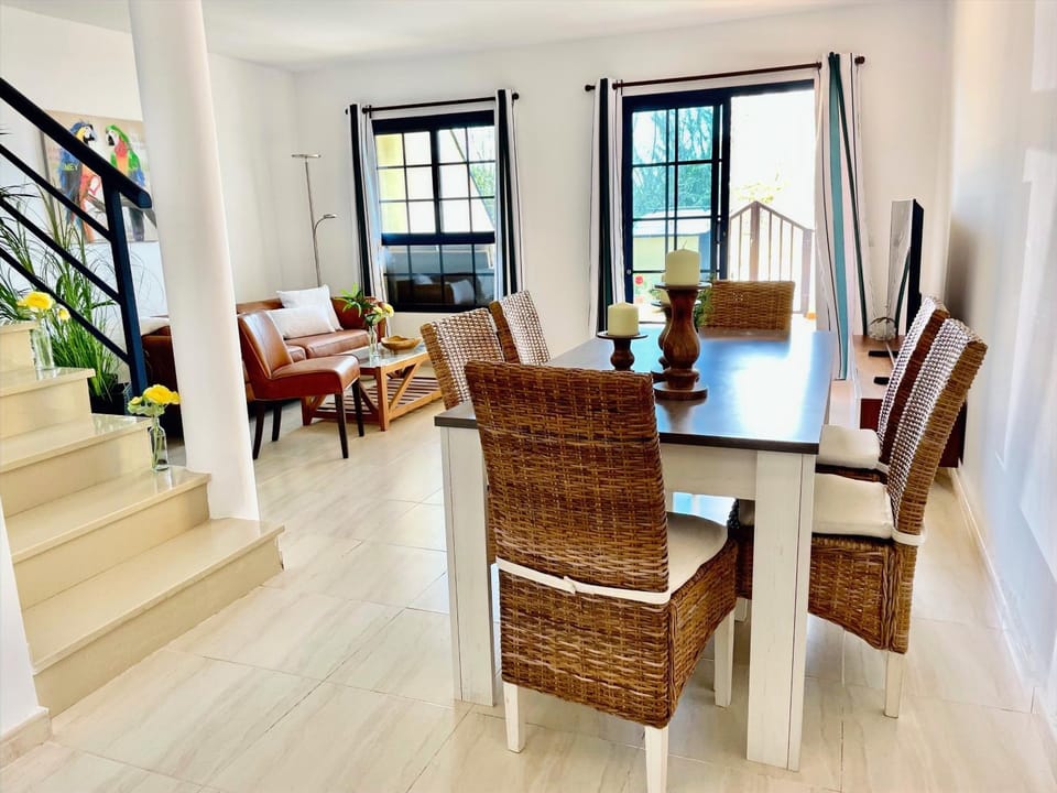 Living room, Seating area, Dining area