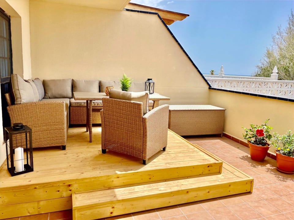 Property building, Balcony/Terrace, Seating area
