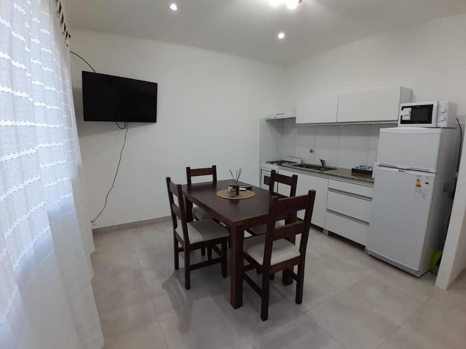 TV and multimedia, Kitchen or kitchenette, Dining area, oven, pet friendly, stove