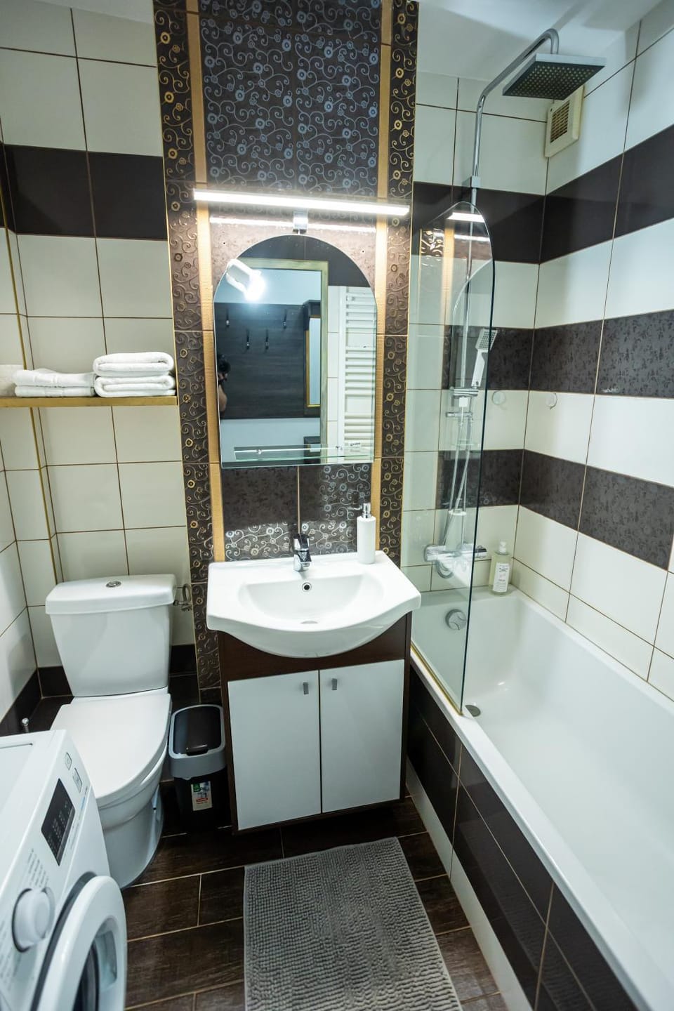 Shower, Toilet, Bathroom, Bath, towels
