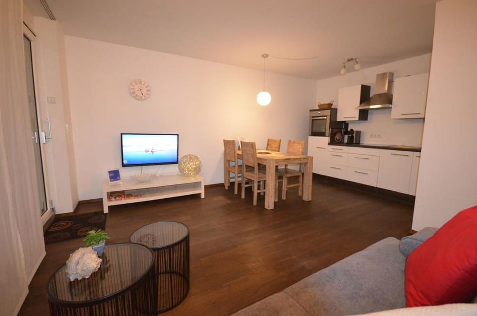 TV and multimedia, Kitchen or kitchenette, Living room, Seating area, Dining area, Evening entertainment, stove