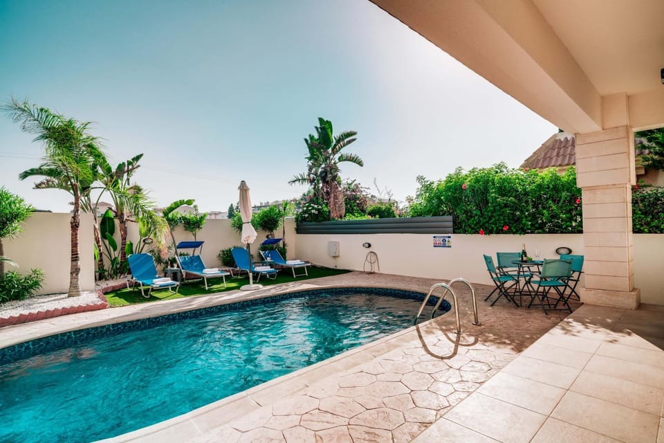 Swimming pool, Swimming pool