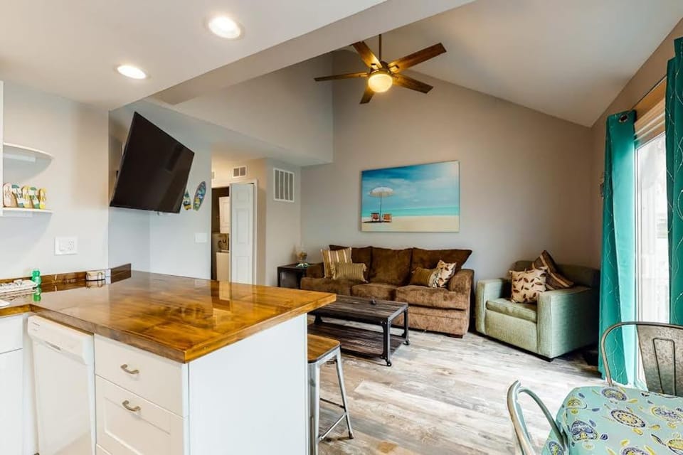 La Vista Bay Complex Apartment in Ocean City