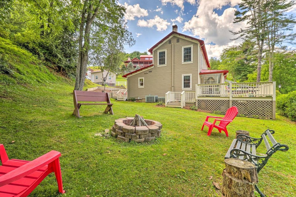 Fish, Float & Relax Fireside: Home Near New River! House in North Carolina