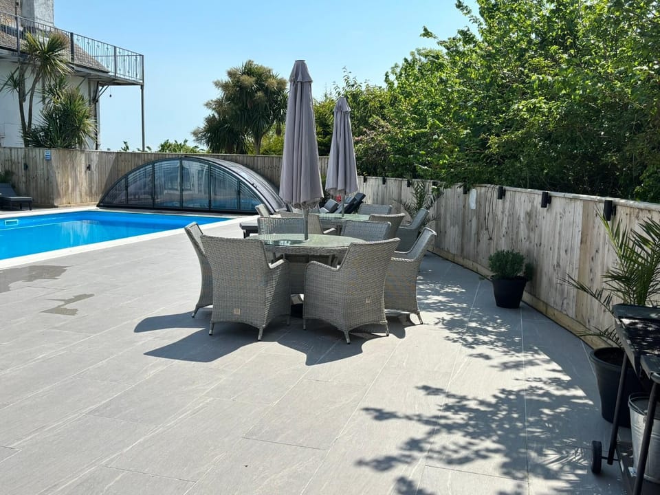 Patio, Dining area