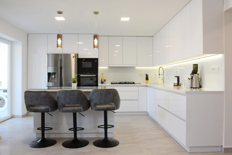 Kitchen or kitchenette, Communal kitchen