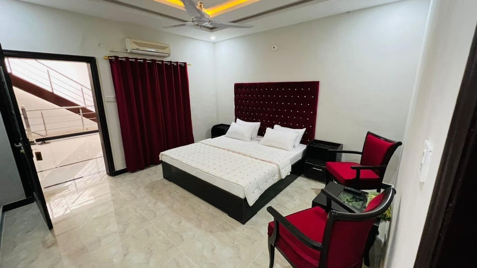 Bed, Photo of the whole room, Bedroom, air conditioner, air conditioner