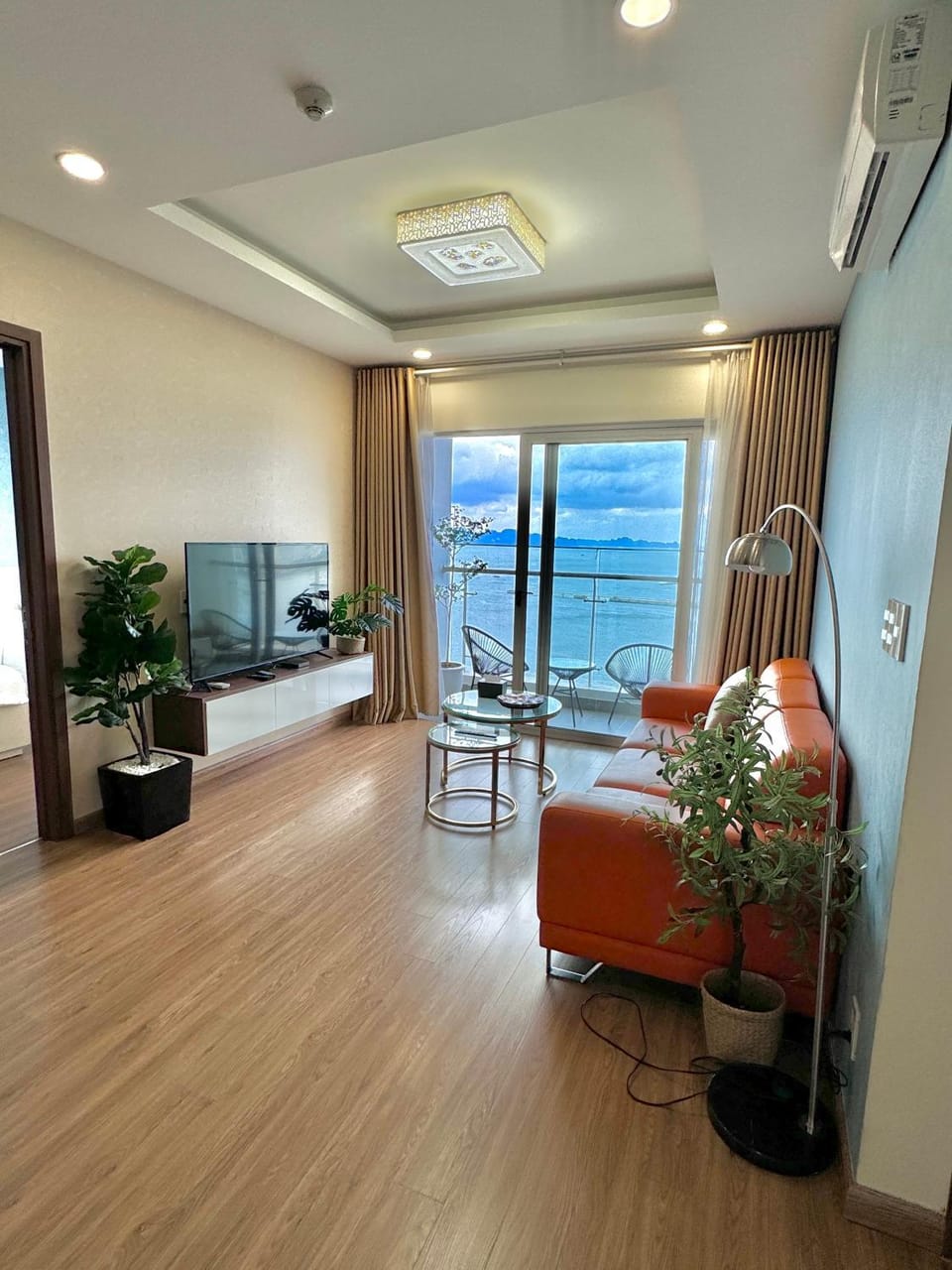 Communal lounge/ TV room, Natural landscape, TV and multimedia, View (from property/room), Balcony/Terrace, Living room, Photo of the whole room, Seating area, Evening entertainment, Sea view