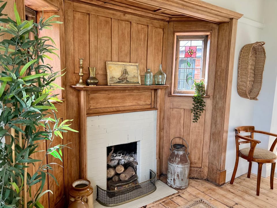Kitchen or kitchenette, Dining area, flat iron