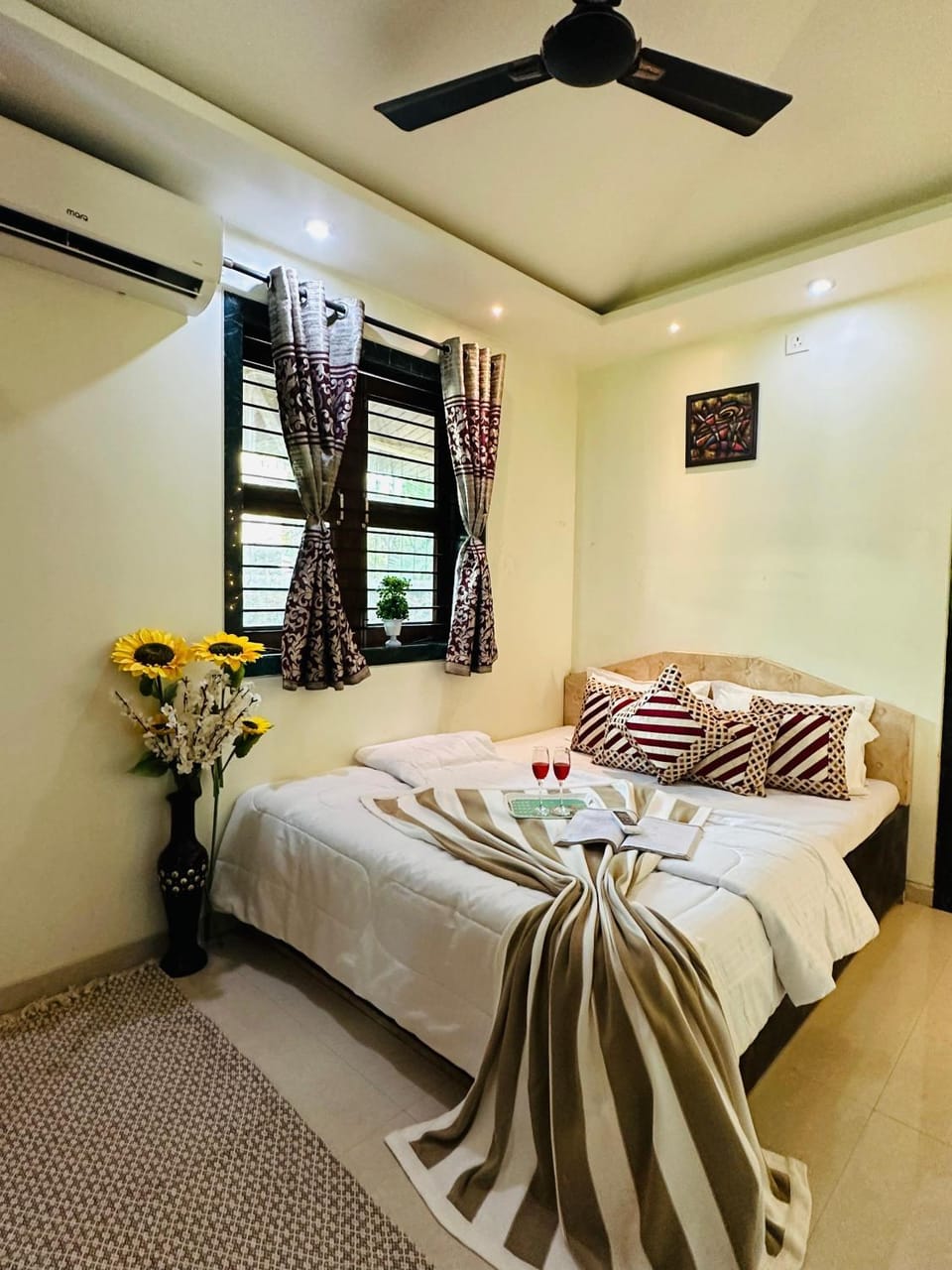 Bed, Photo of the whole room, Bedroom