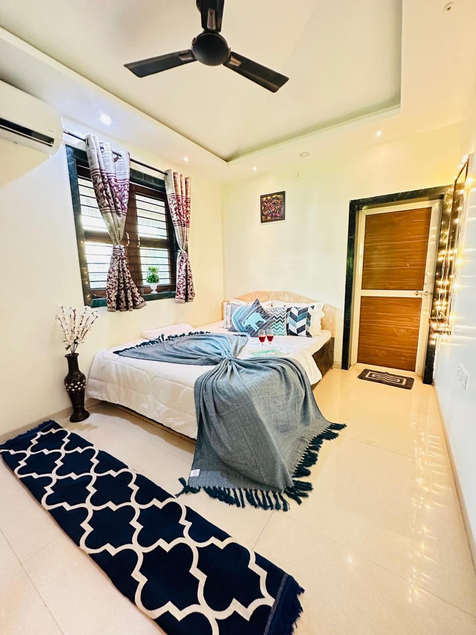 Bed, Photo of the whole room, Bedroom